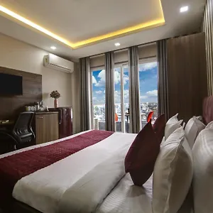 Hotel Limewood Silver Near Golf Course Road Gurgaon